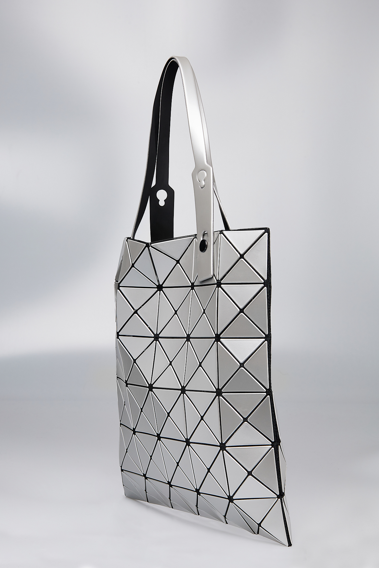 一个包，有科技感吗，背景花花的（图ZMzEwMTAxNjIw） - 产品摄影 - 站酷设计师猪可乐原创素材 - 站酷ZCOOL