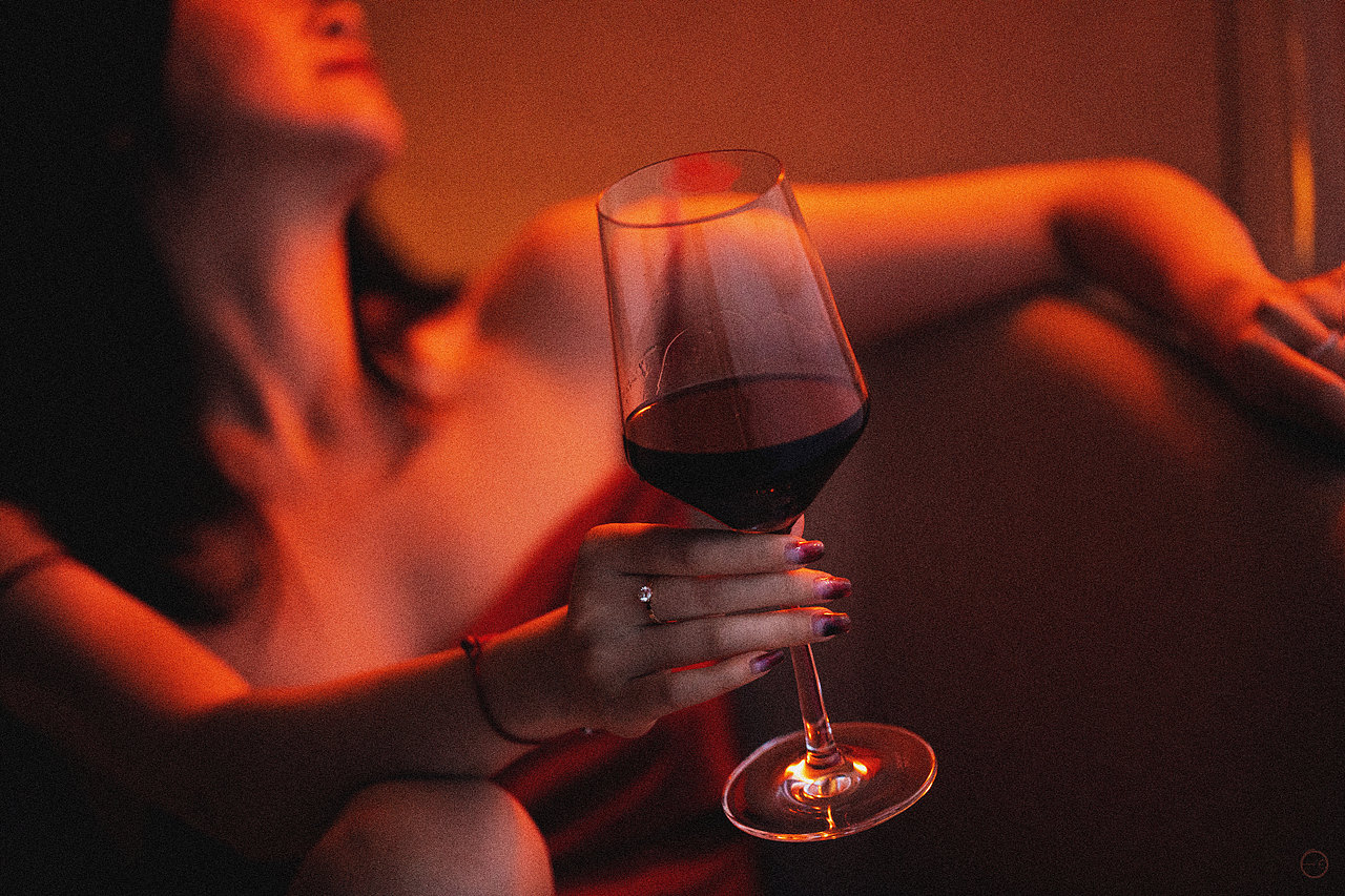 红与黑与花与火｜人像摄影｜少女私房（图ZMjk3OTI3NTY4） - 人像摄影 - 站酷设计师搞绘画的白小白原创素材 - 站酷ZCOOL