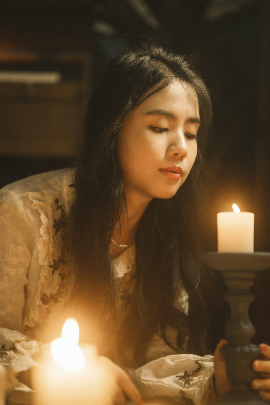 烛光少女复古人像写真