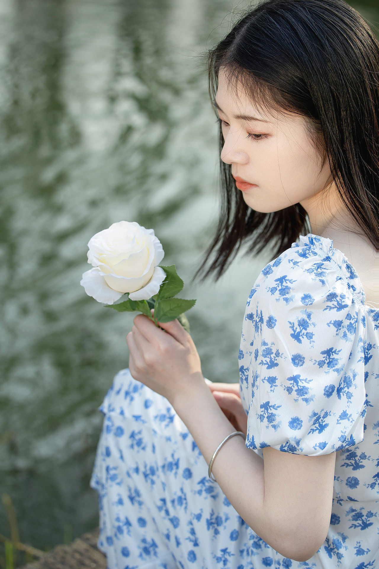 初遇湖畔的少女（图ZMzQyMjIwMjk2） - 人像摄影 - 站酷设计师今寻本寻Kairos原创素材 - 站酷ZCOOL