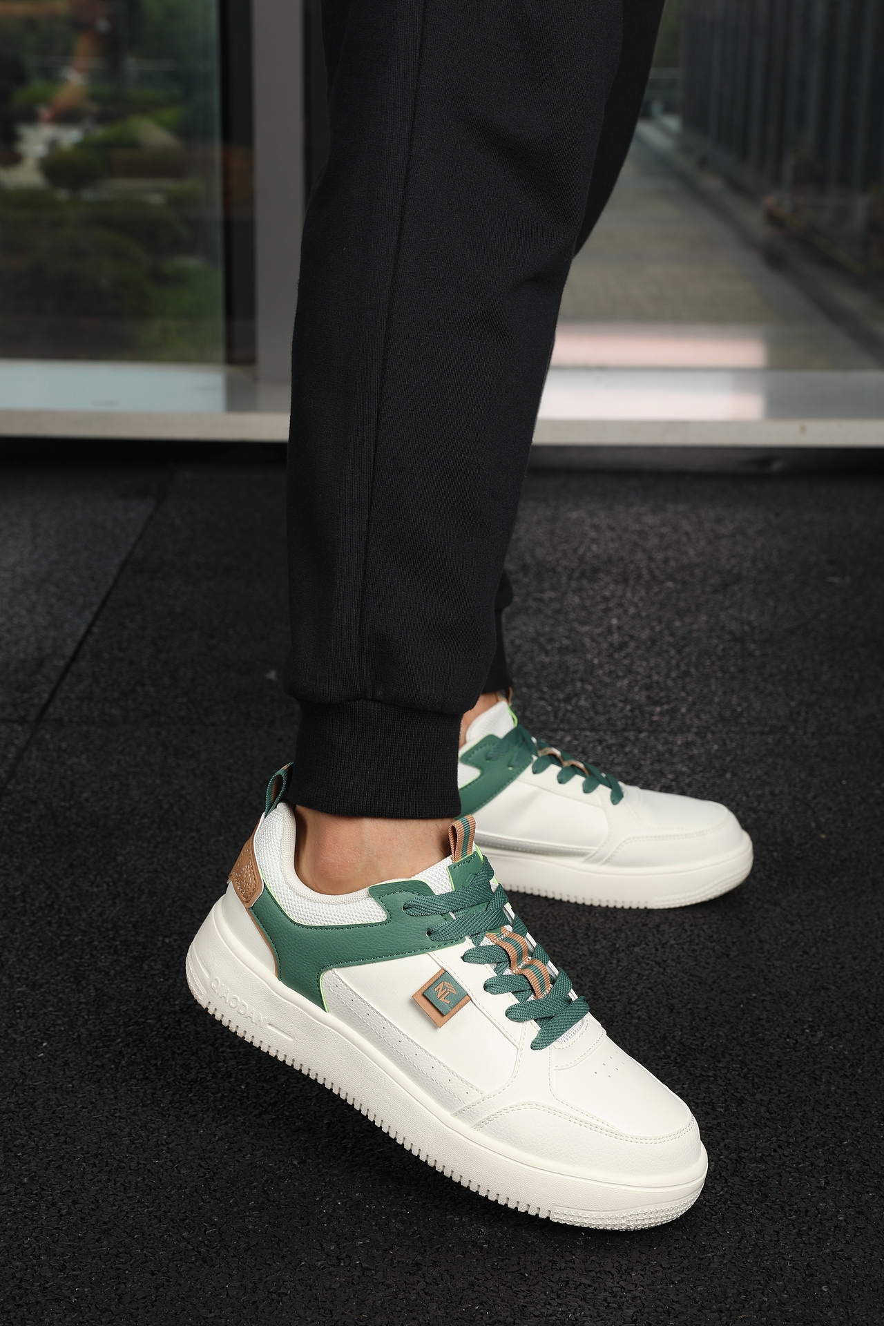 【修图】【详情】复古板鞋室内沥青背景修图