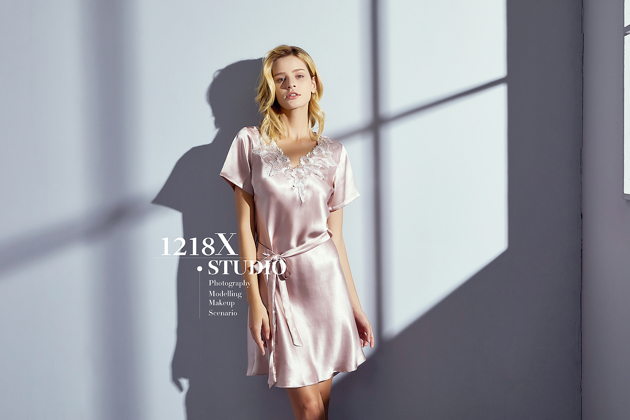 真丝睡衣居家服棚拍室内场景摄影