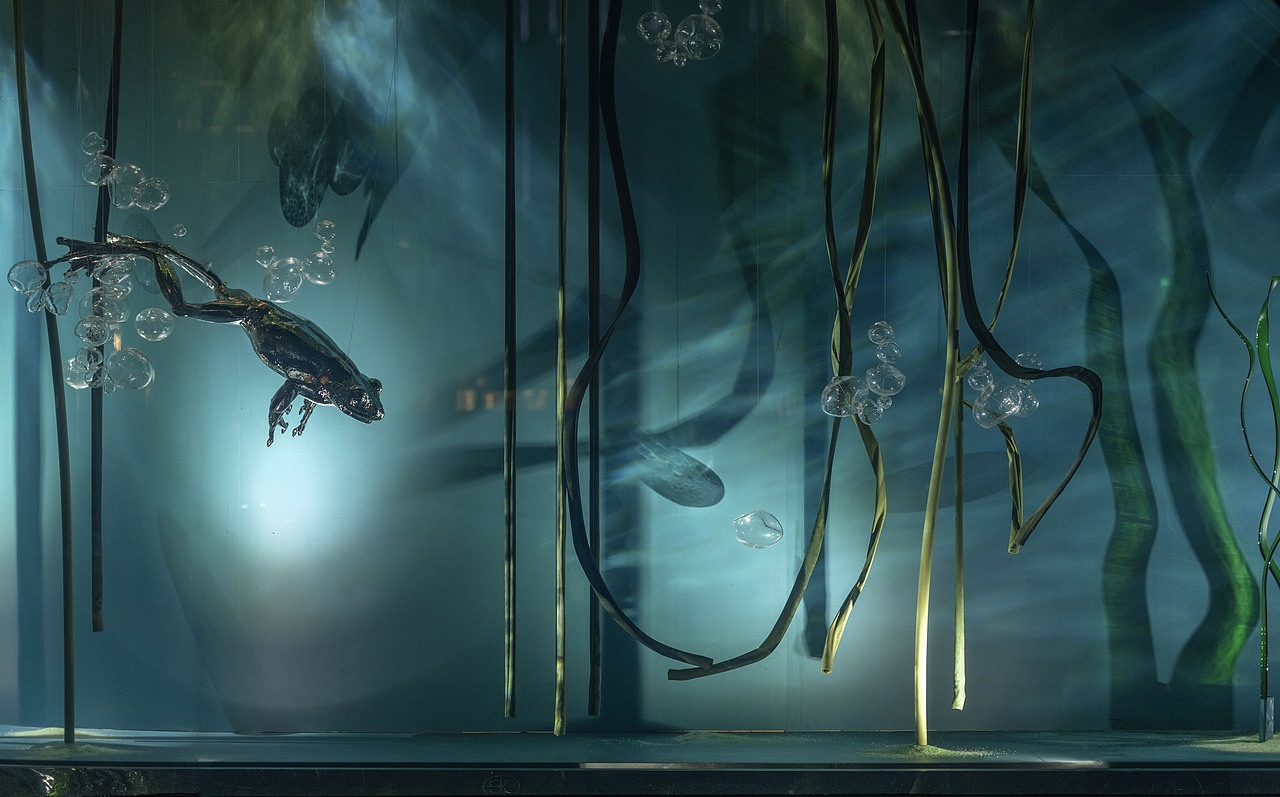 光与影的完美结合全国唯一玻璃艺术橱窗亮相成都SKP-S