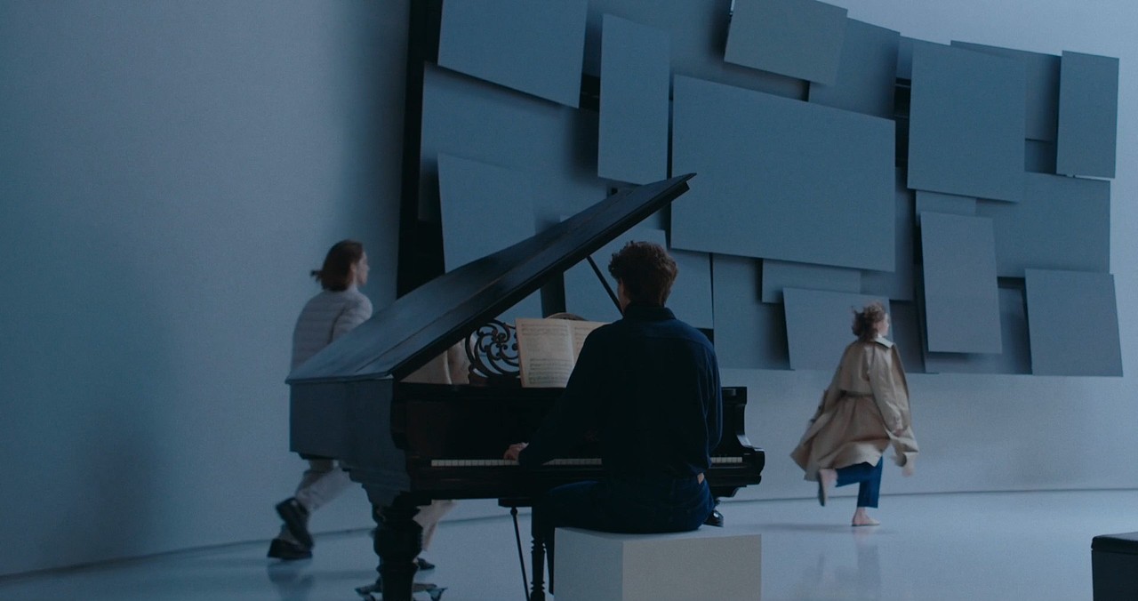 独立设计师OL冷淡系服装品牌海外广告