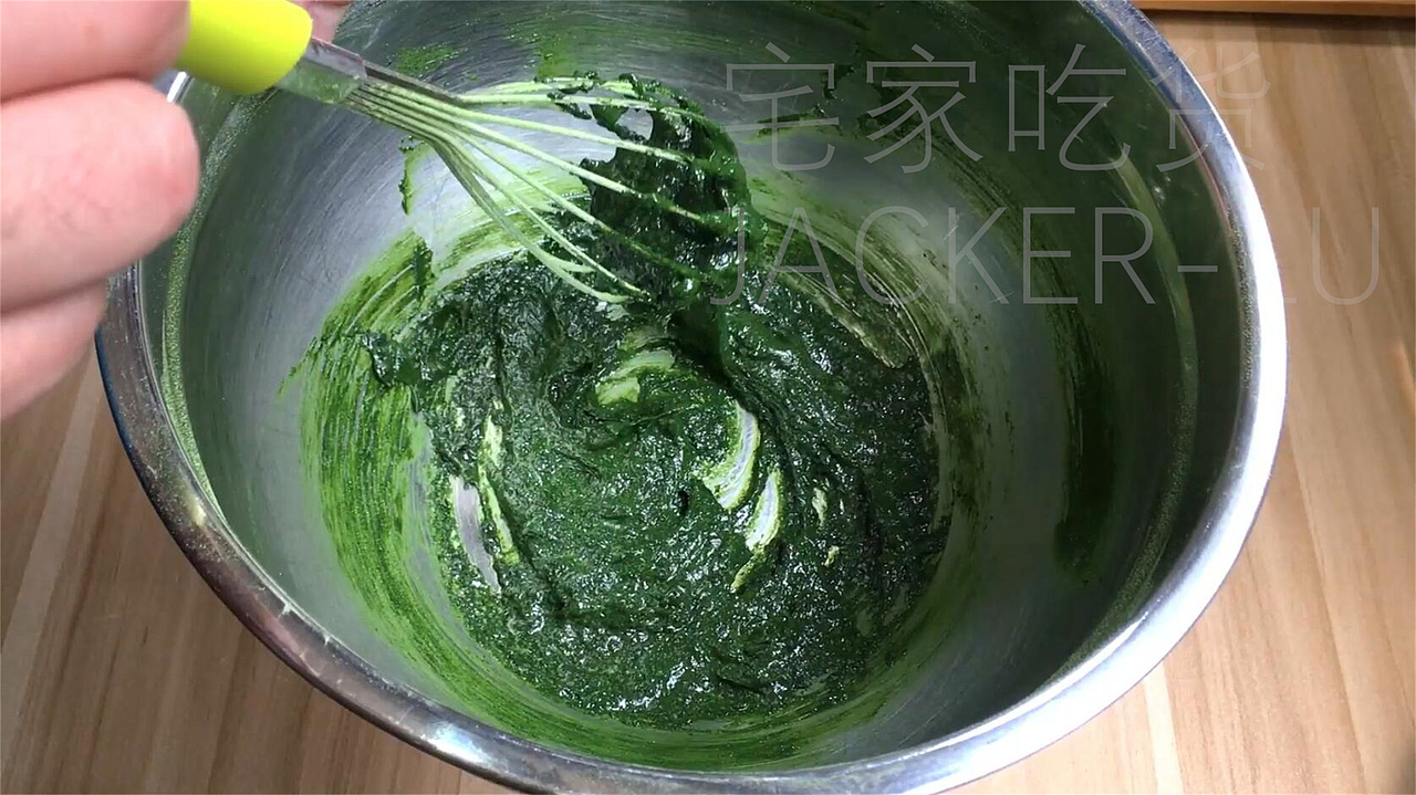 抹茶双色奶油泡芙,丝滑奶油与香醇抹茶,回味无穷。