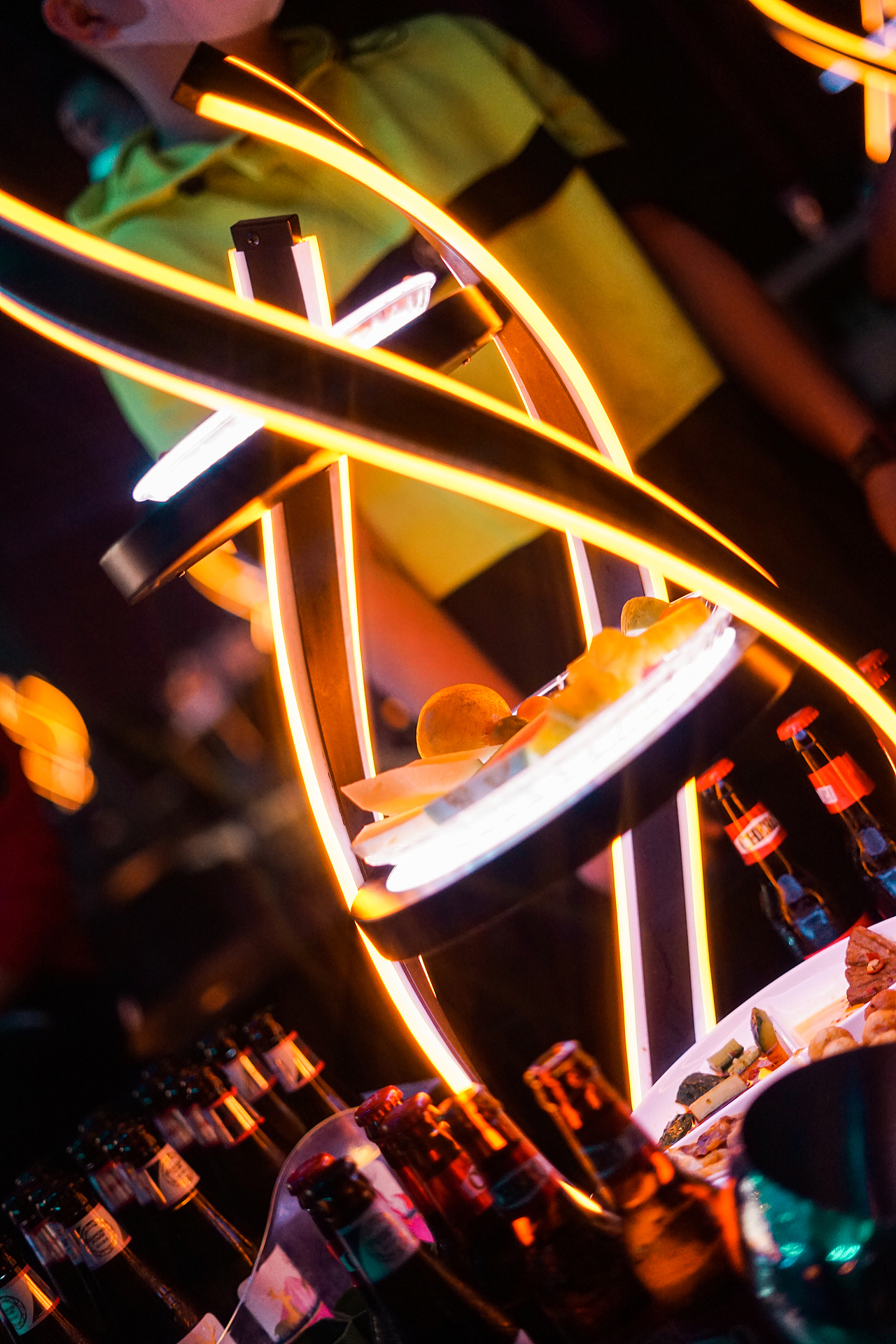 酒吧随手拍（图ZMzIyODk3NDA4） - 人像摄影 - 站酷设计师冷色调丨原创素材 - 站酷ZCOOL