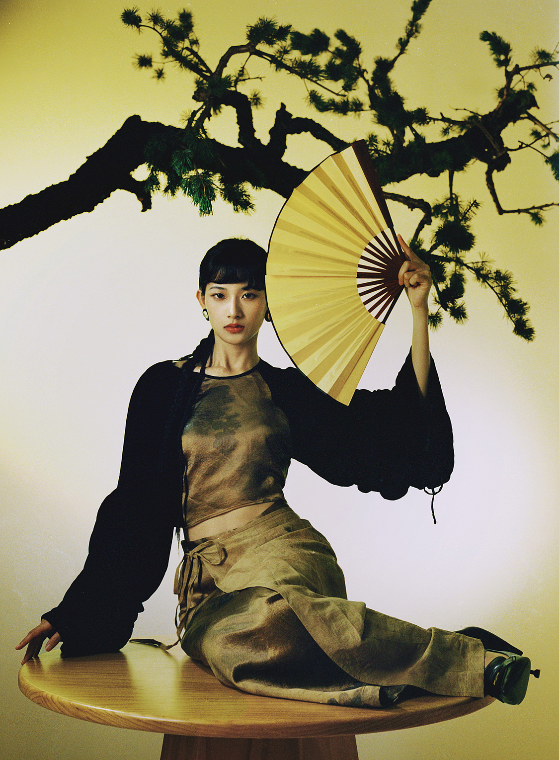 起舞弄清影,何似在人间。