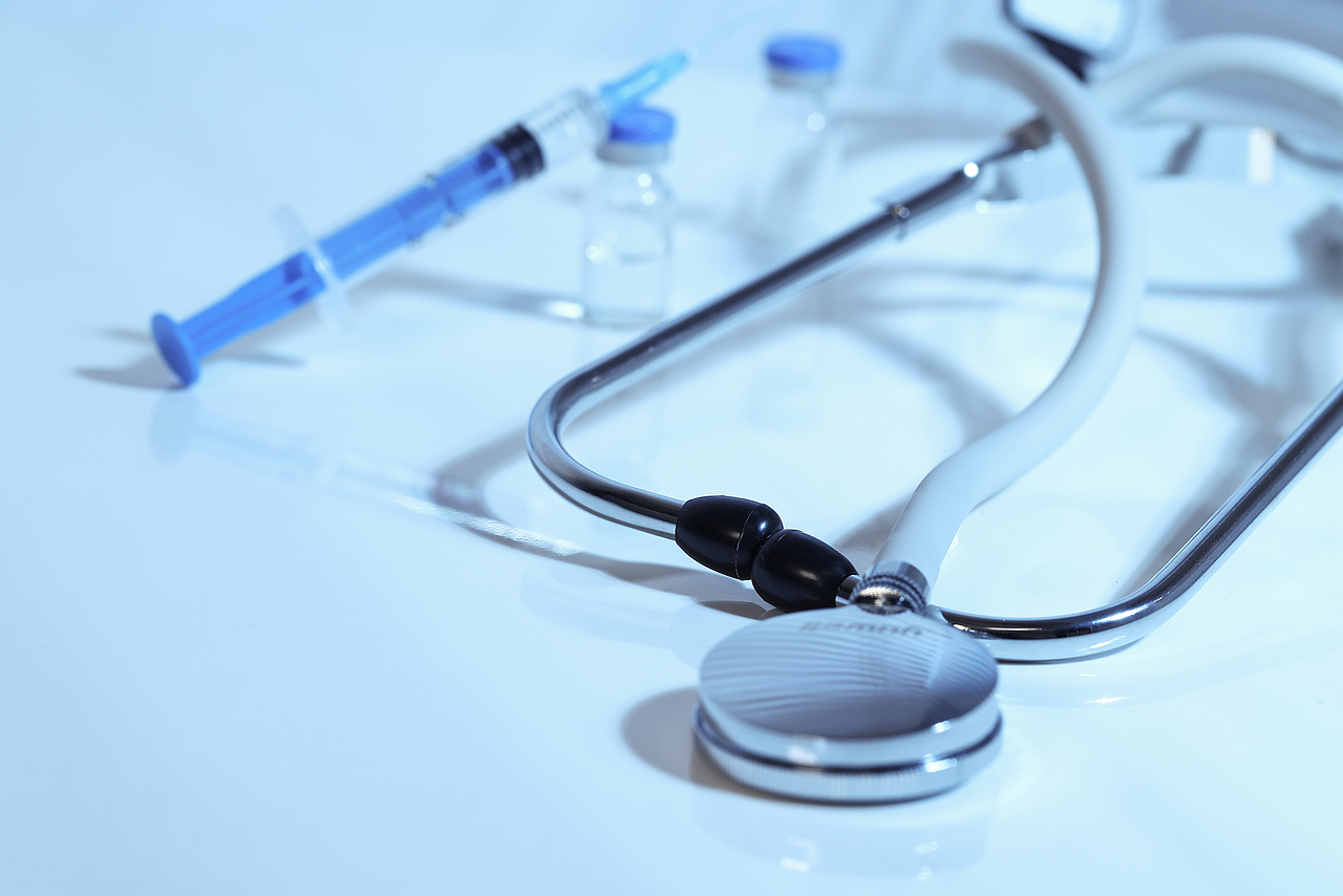 实验室针管注射药瓶听诊器医疗静物