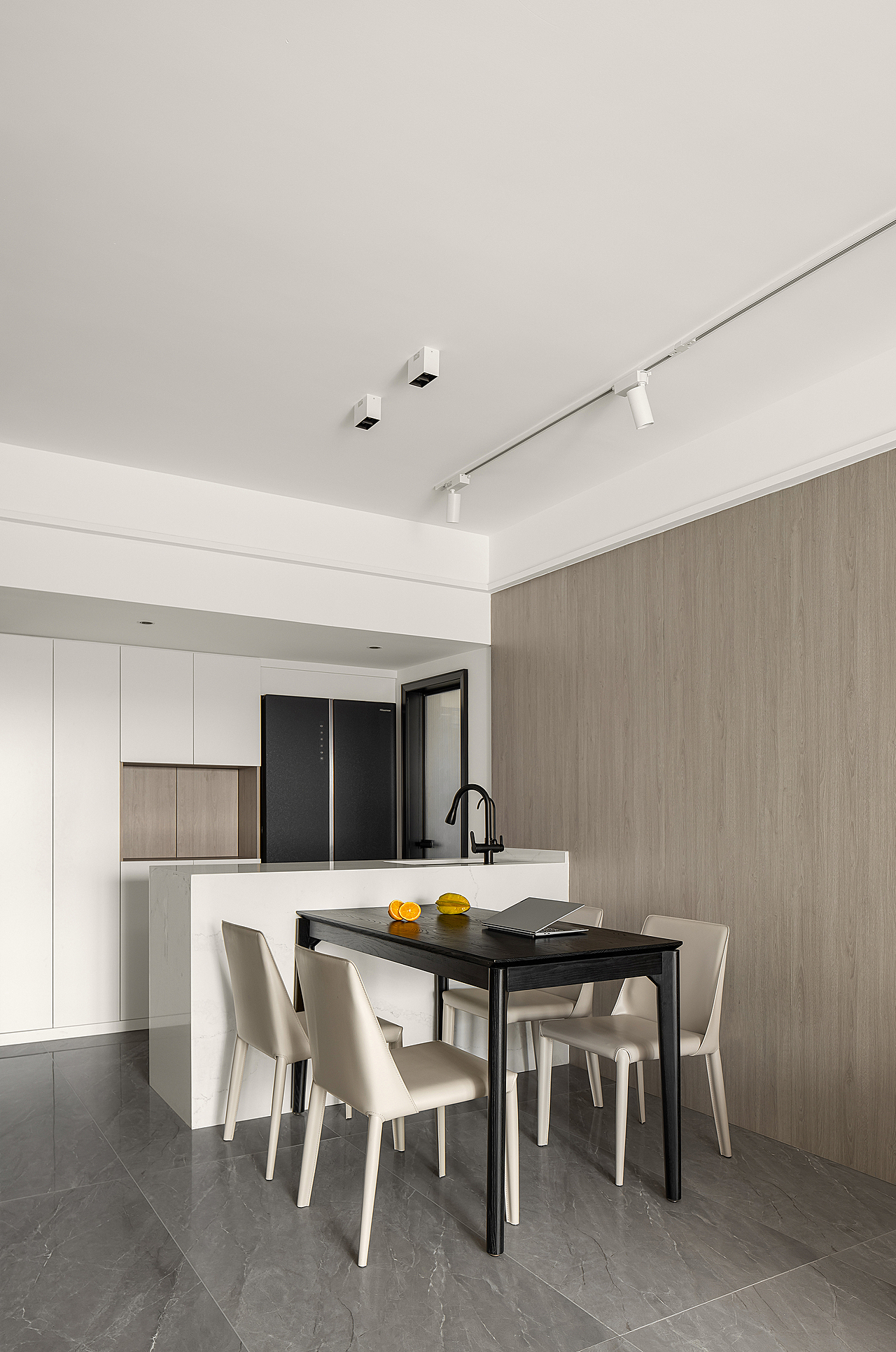 浅灰与原木设计，营造103m²三室一厅静谧感十足居所（图ZMzM0MTIzMTIw） - 家装设计 - 站酷设计师六品设计原创素材 - 站酷ZCOOL