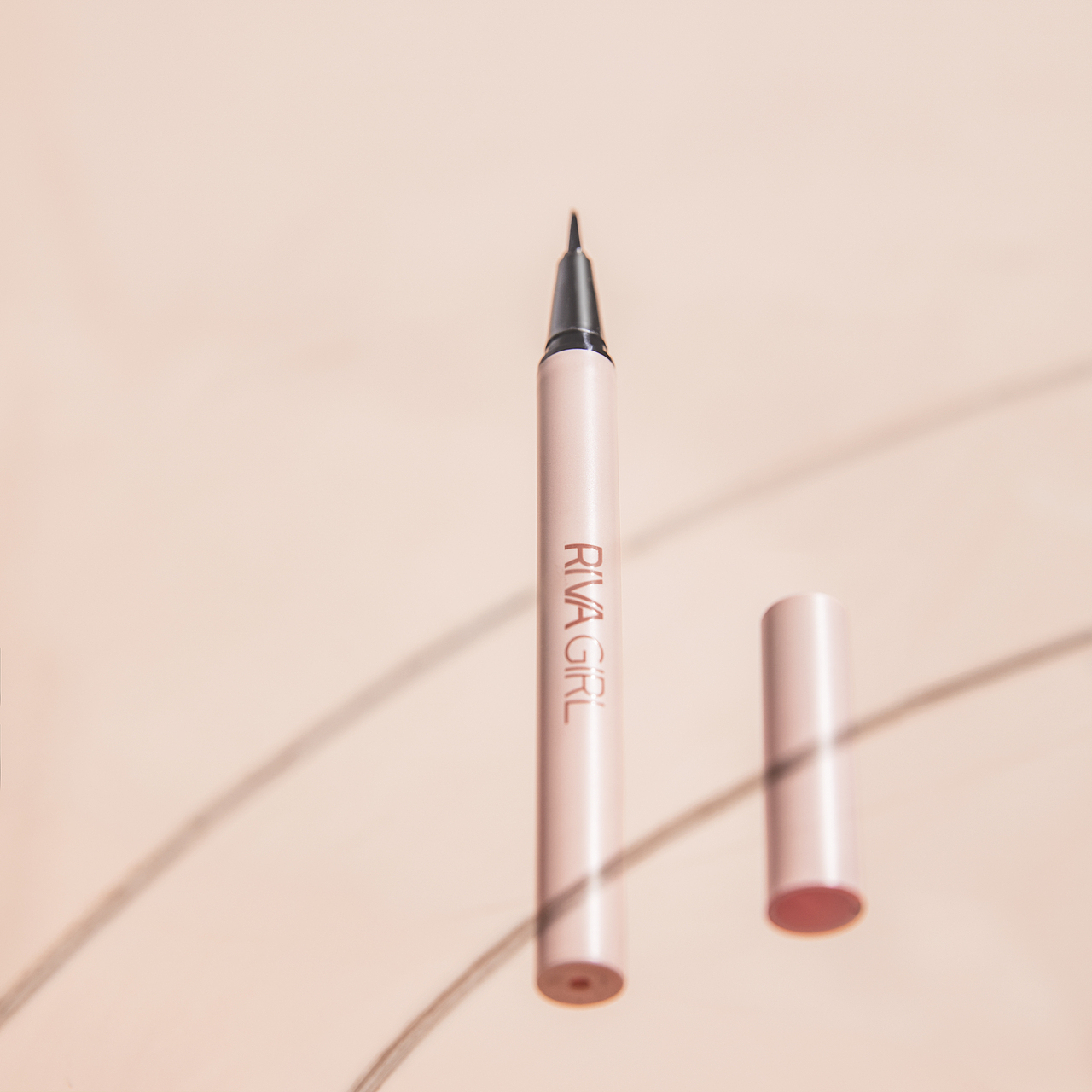 静物摄影 ｜ 彩妆品牌RIVA GIRL眼线液笔静物KV（图ZMzE0NTQ0Mzky） - 产品摄影 - 站酷设计师摄影师Esokkk原创素材 - 站酷ZCOOL