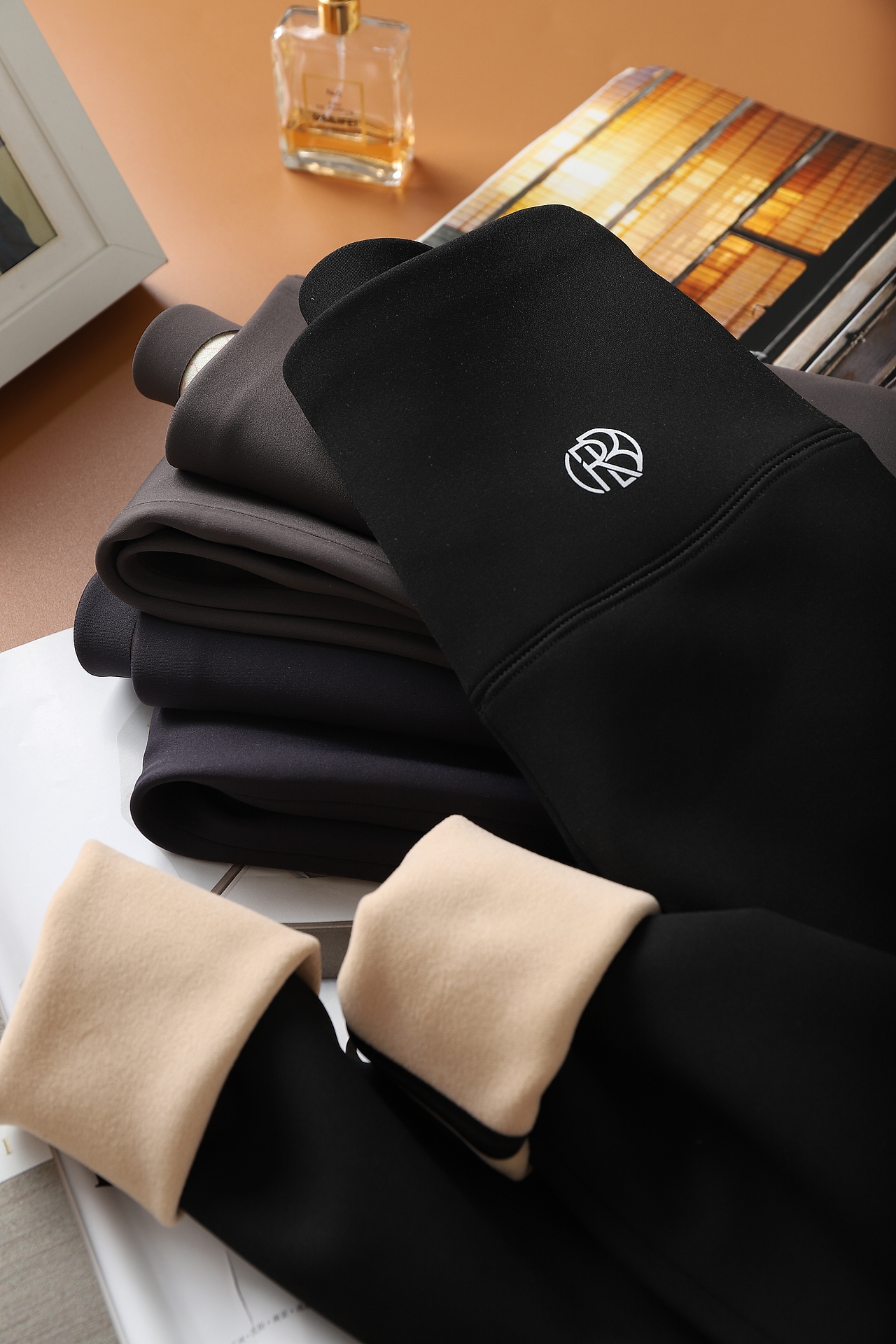 创意平铺挂拍（图ZMzU1NTcwNTU2） - 产品摄影 - 站酷设计师DONG东川原创素材 - 站酷ZCOOL