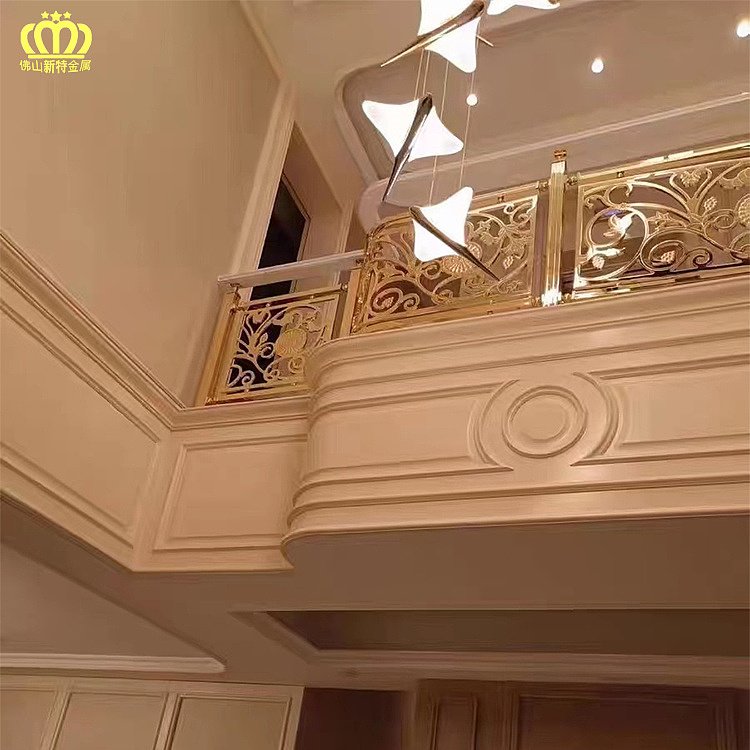 别墅旋转楼梯镀金铜艺护栏