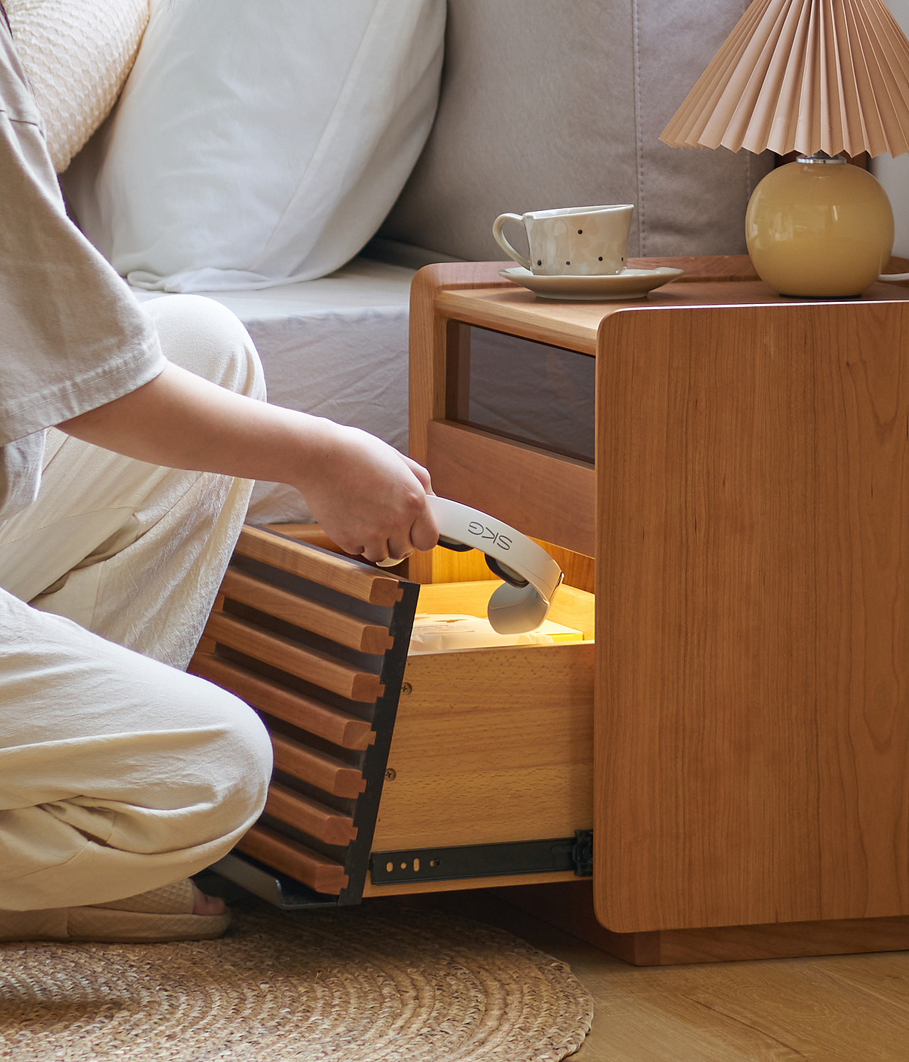 余音床头柜丨实木家具产品设计（图ZMzQzOTczMzUy） - 生活用品 - 站酷设计师小康的锅原创素材 - 站酷ZCOOL