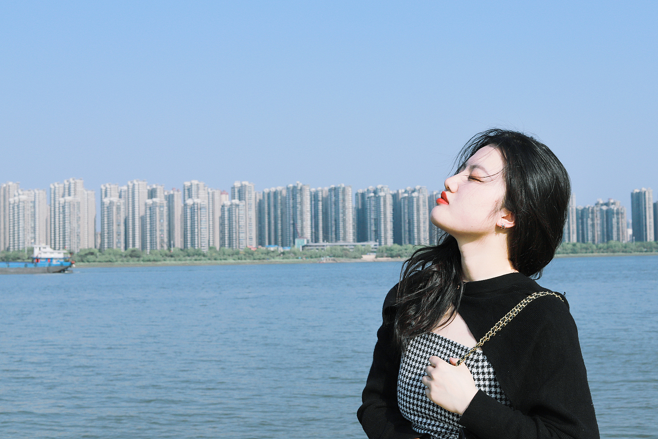 长沙中科鼎实旁边的海景|人像拍摄（图ZMzM3MzA5Njgw） - 人像摄影 - 站酷设计师Evak_倩倩原创素材 - 站酷ZCOOL