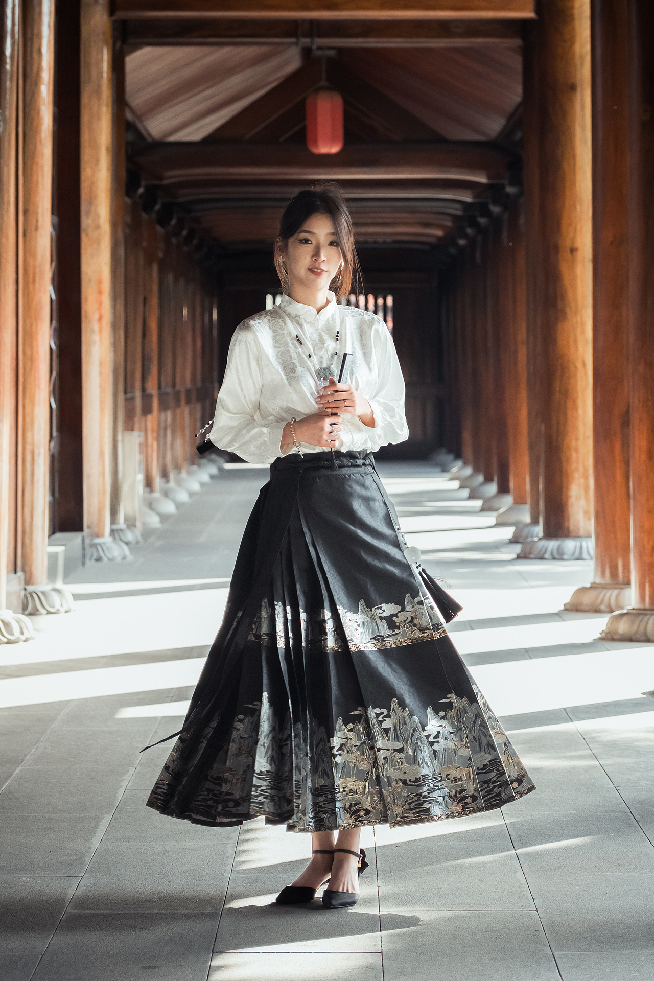 宝山寺X马面裙｜富士xh2（图ZMzU2NTAxMTQw） - 人像摄影 - 站酷设计师岛的失眠所原创素材 - 站酷ZCOOL