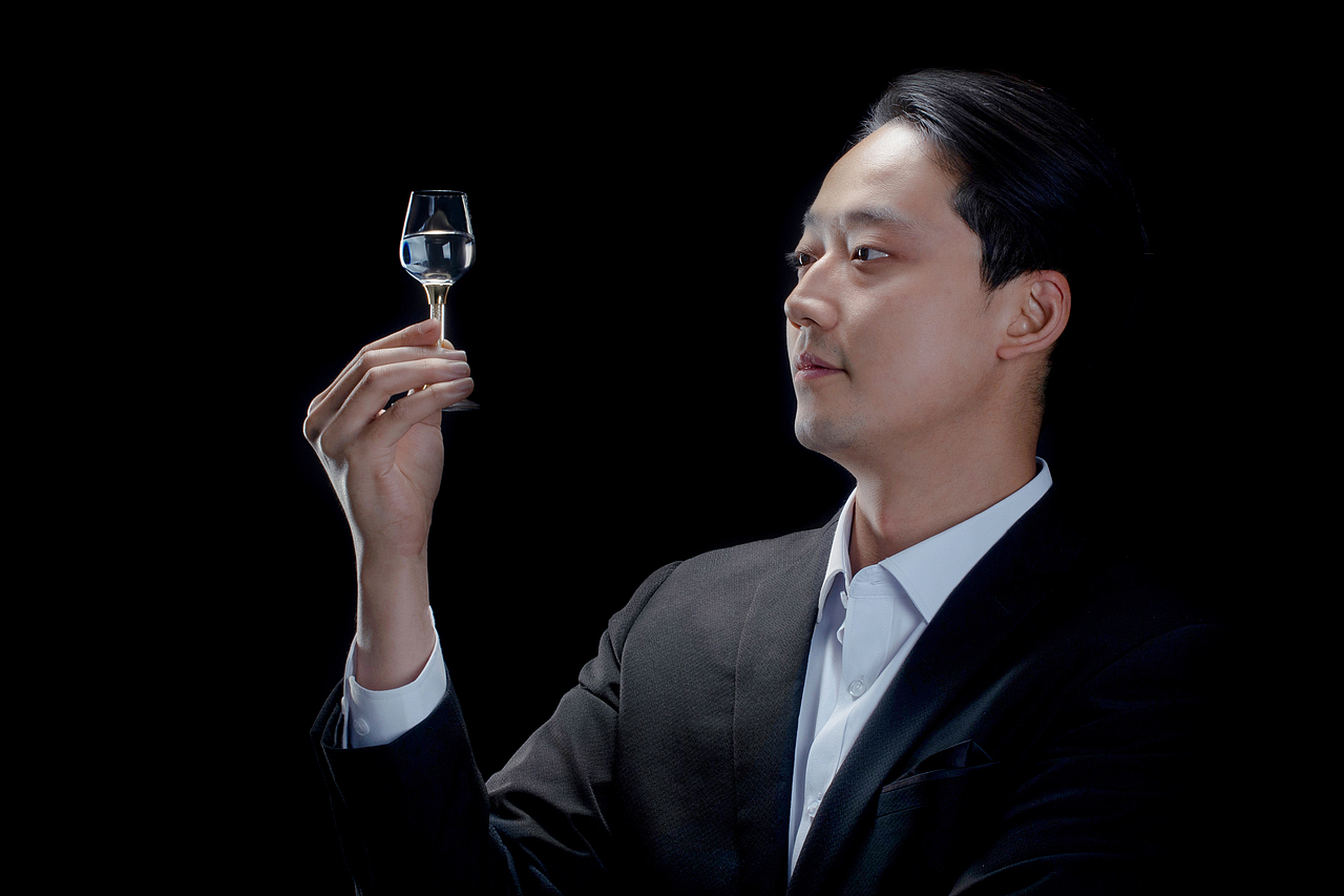 柳林自己人白酒和经典版白酒拍摄展示（图ZMzExMTk0NTI4） - 产品摄影 - 站酷设计师秦山之味原创素材 - 站酷ZCOOL