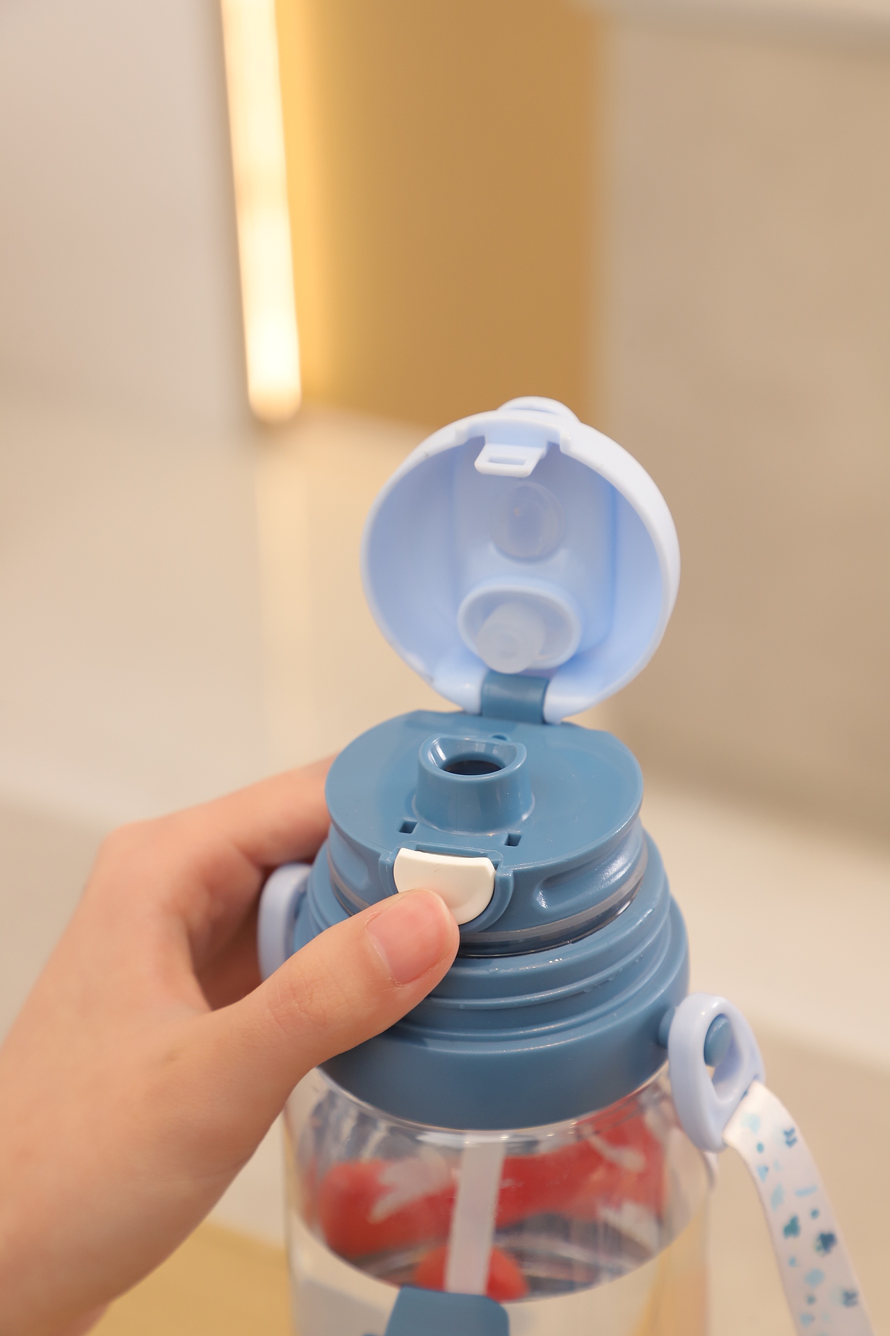 儿童水杯（图ZMzM1MTI1OTA4） - 产品摄影 - 站酷设计师不是偷你猪的那位原创素材 - 站酷ZCOOL