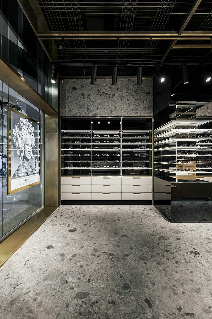 雁塔区300平米眼镜店装修案例