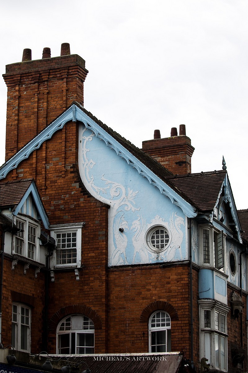 一些长得很奇特的不知道如何形容的房子……