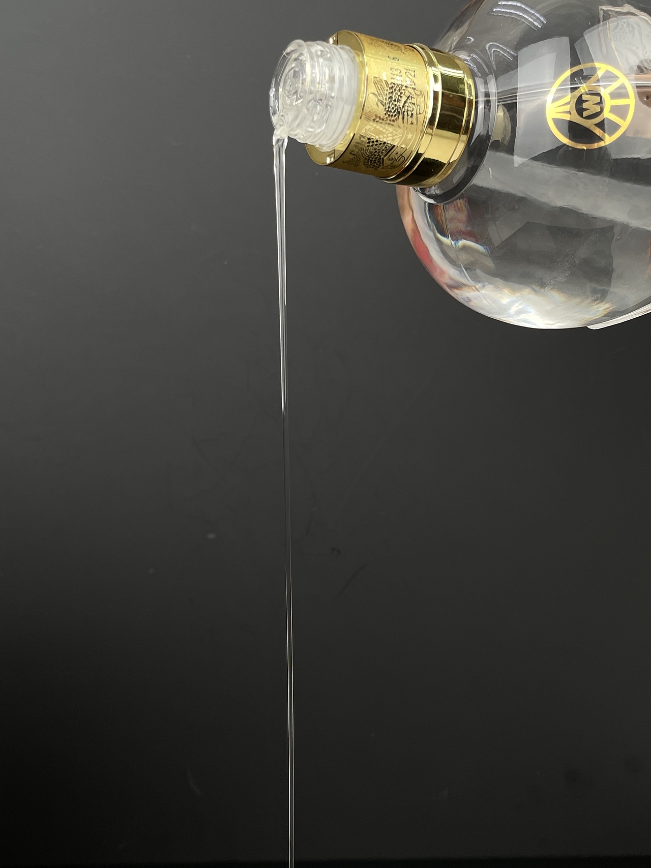 五粮液 | 喝得畅快，饮得自在。香约天下，醉美万家。