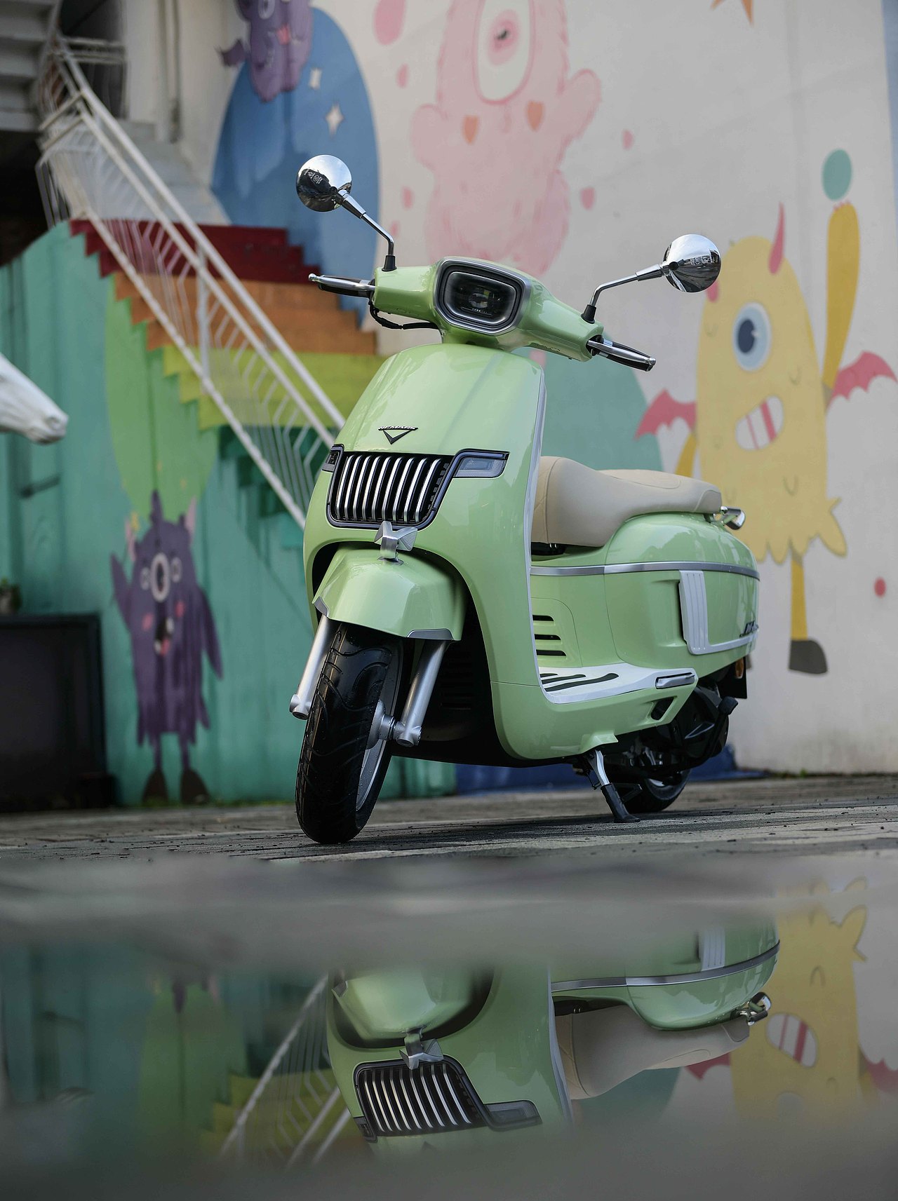 南方蒙拉丽莎摩托外景