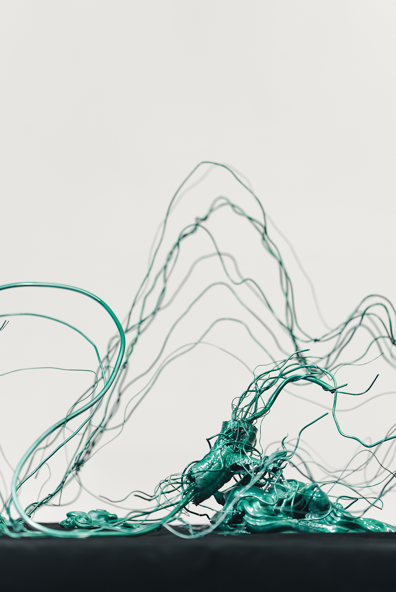 木九十 x 丁文尧 | 《游龙在野》飞线艺术装置