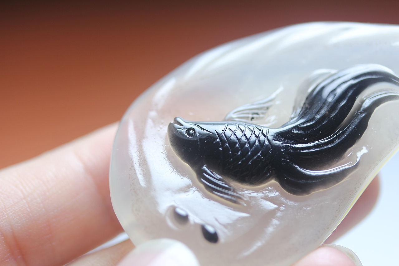 九张23.6.15马料黑色巧雕年年有余