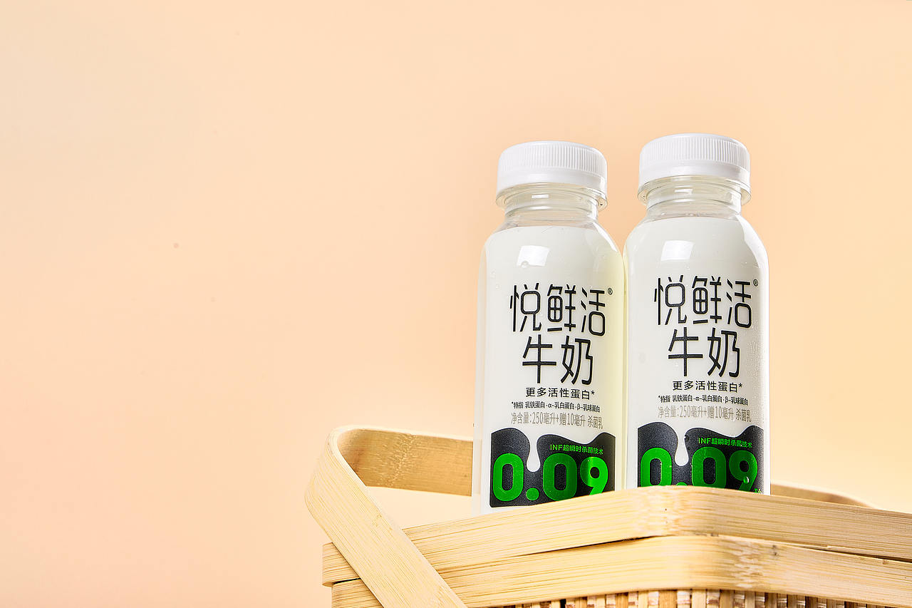 悦鲜活牛奶产品图