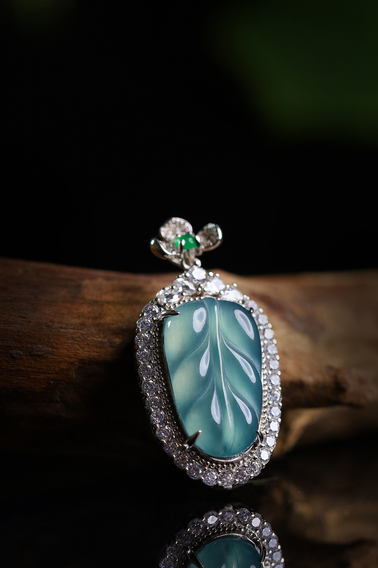 翡翠叶子镶嵌（图ZMzcwMTEzNzY0） - 产品摄影 - 站酷设计师西柚珠宝摄影原创素材 - 站酷ZCOOL