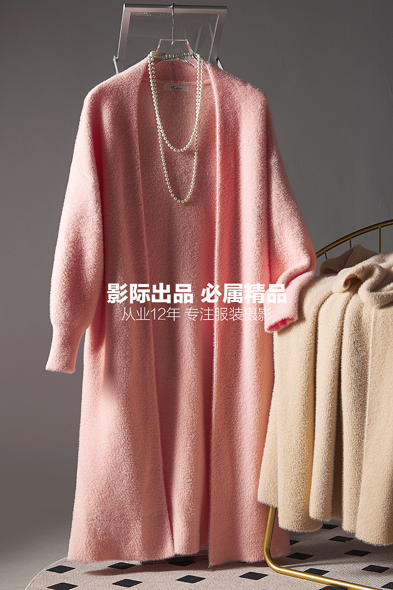 黑底妮子大衣#场景创意拍#平铺挂拍（图ZMzIyNzQ0NTg4） - 产品摄影 - 站酷设计师童装服装电商摄影原创素材 - 站酷ZCOOL
