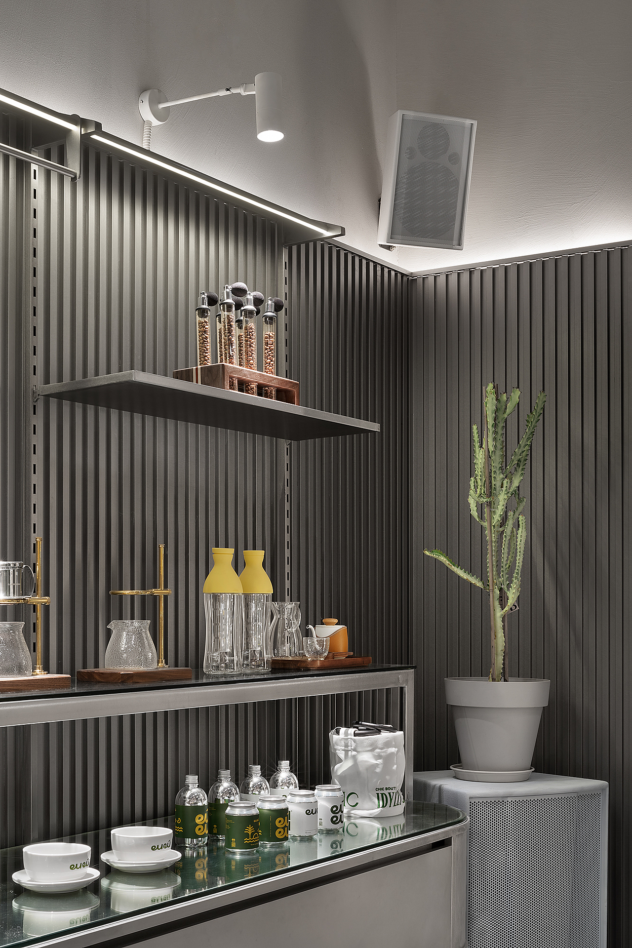 【商业空间】空间摄影|凿寻一片亚热带的秘密基地。