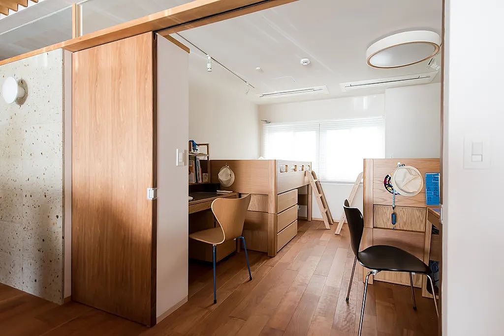 74㎡收纳设计，还以为是大平层，1屋2娃，一门两用