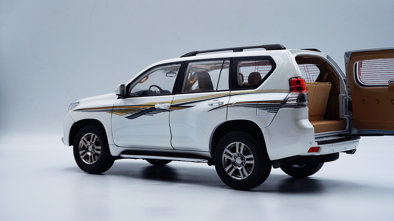 丰田普拉多VX 1:18