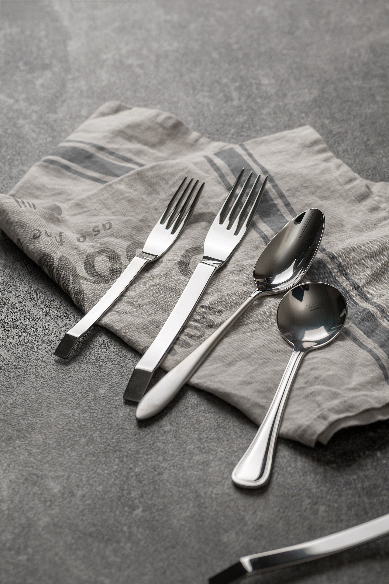 餐具和食品，《有点好看又有点难看》（图ZMzcwMTc4NTM2） - 产品摄影 - 站酷设计师北极超甜虾原创素材 - 站酷ZCOOL