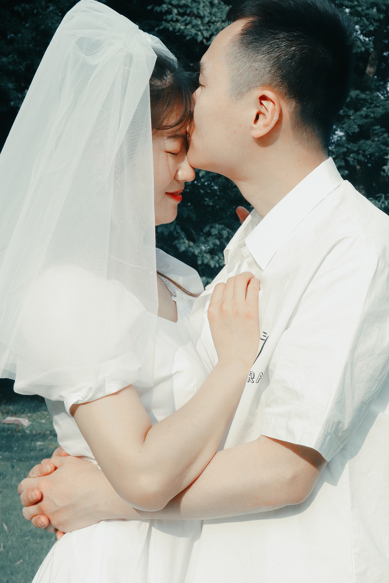 明天她要嫁给他了