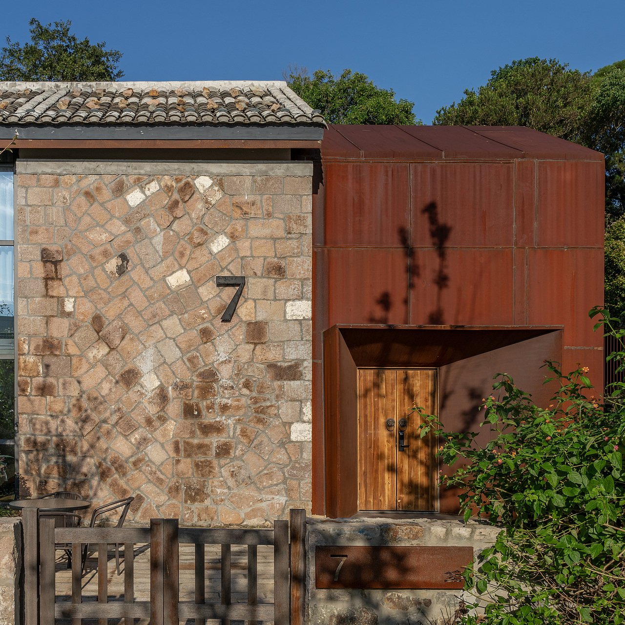 海邊的石頭酒店（圖ZMzUyMjk2Njky） - 環(huán)境/建筑攝影 - 站酷設(shè)計(jì)師驚風(fēng)wjf原創(chuàng)素材 - 站酷ZCOOL