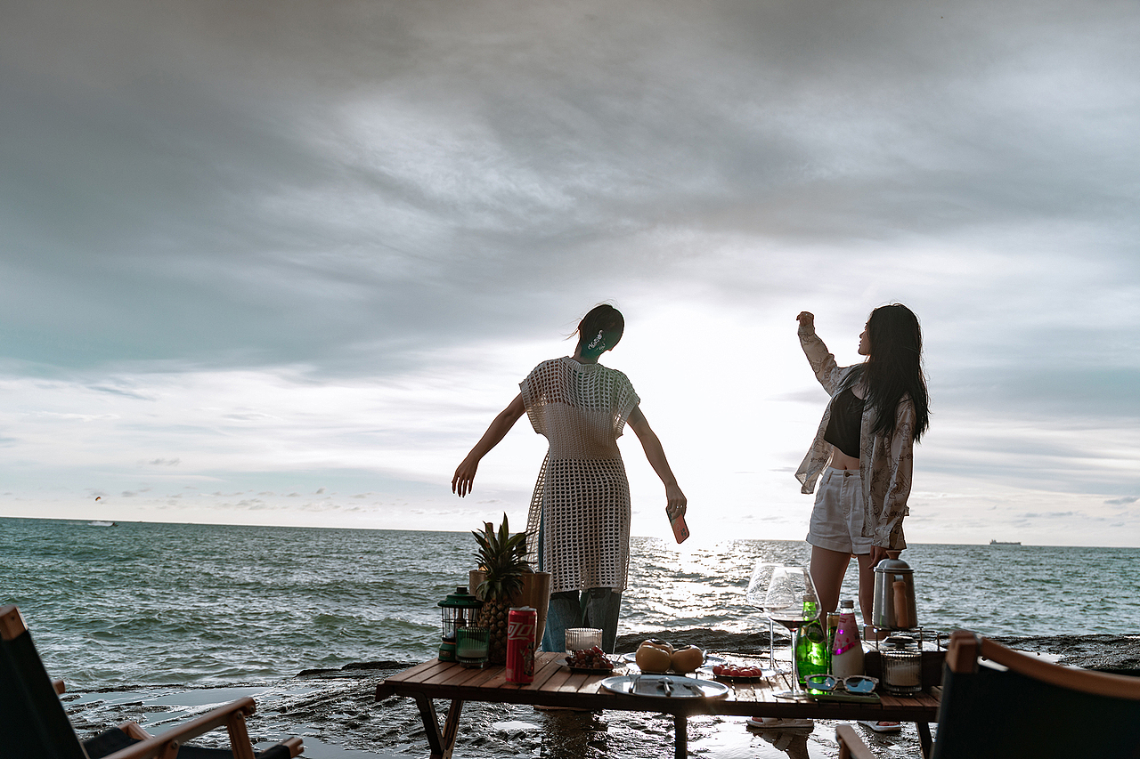 涠洲岛旅拍石螺口闺蜜