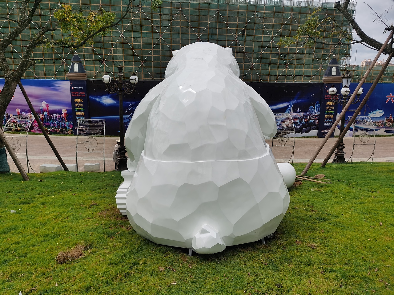 游乐场装饰道具几何切面卡通熊玻璃钢雕塑定制景观美陈