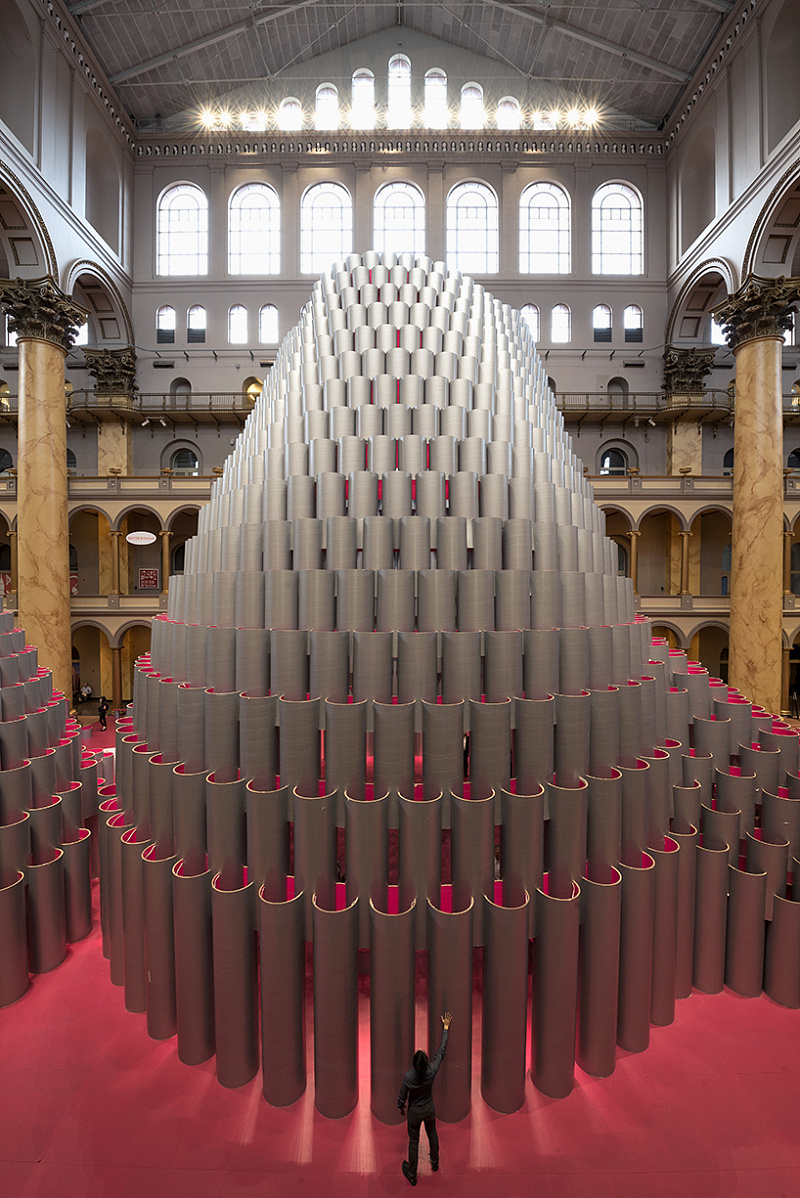 今年夏天,装置作品hive在华盛顿国家建筑博物馆里横空出世,它的高度