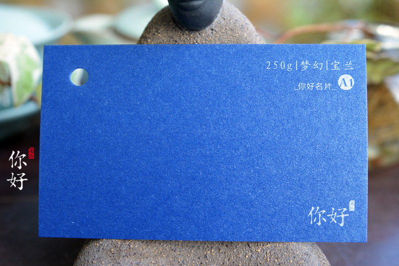 案例1:梦幻宝蓝,印银 烫珠光白效果,是我们纸样的封面.