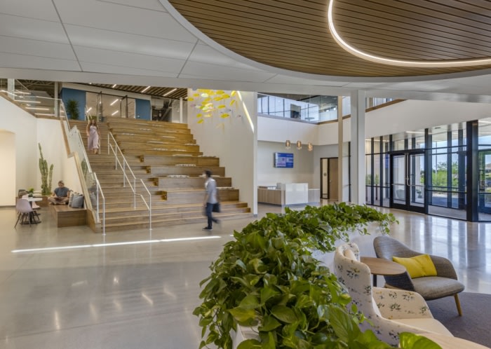 办公楼设计装修:空间以各种方式鼓励喘息、充电和联系