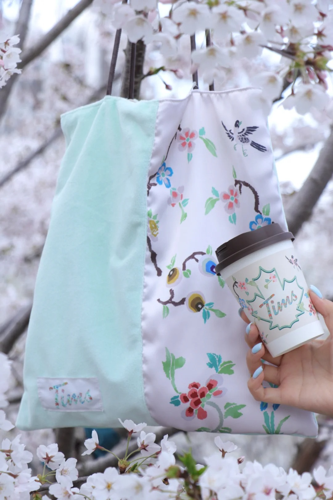 行业洞察 | 中式美学 国潮涌动，传统IP跨界联名的现代蜕变