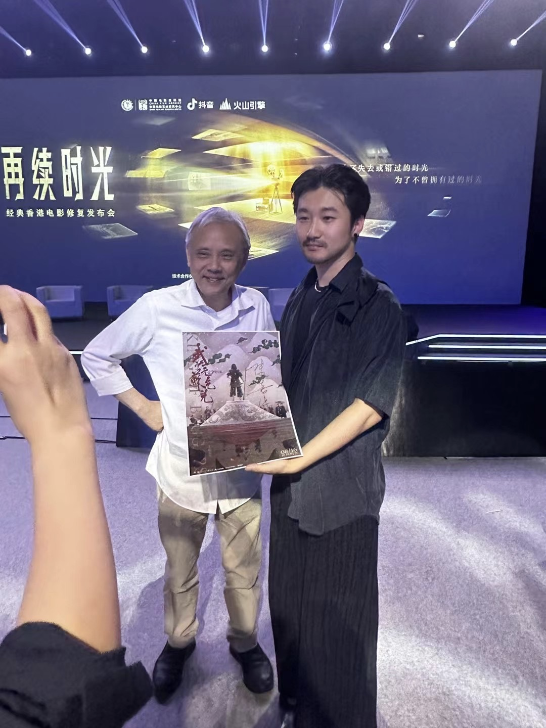 西楼尘 | 电影海报设计师眼中的2023最佳海报（图ZMTQ2OTU1MDg=） - 观点 - 站酷设计师林熙Linki原创素材 - 站酷ZCOOL