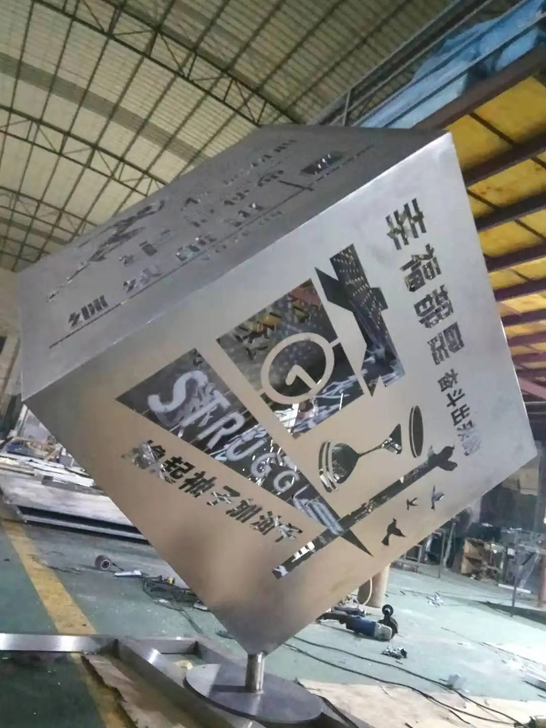 商业广场景区精神堡垒不锈钢雕塑大型导視牌