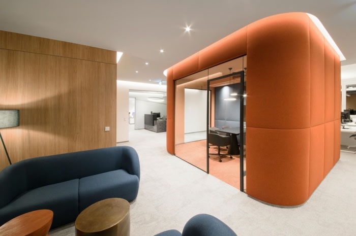 时尚办公空间设计：优质材料、令人兴奋的表面和色彩精心协调（图ZMTQ3NzA0NDQ=） - 资讯 - 站酷设计师凯悦办公装修原创素材 - 站酷ZCOOL