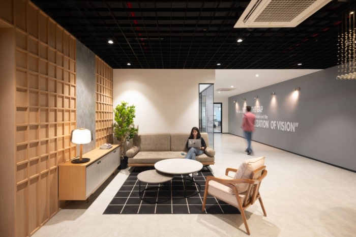 办公室设计装修方案：设计的精英空间散发着力量 董事舱则散发着优雅和战略思维