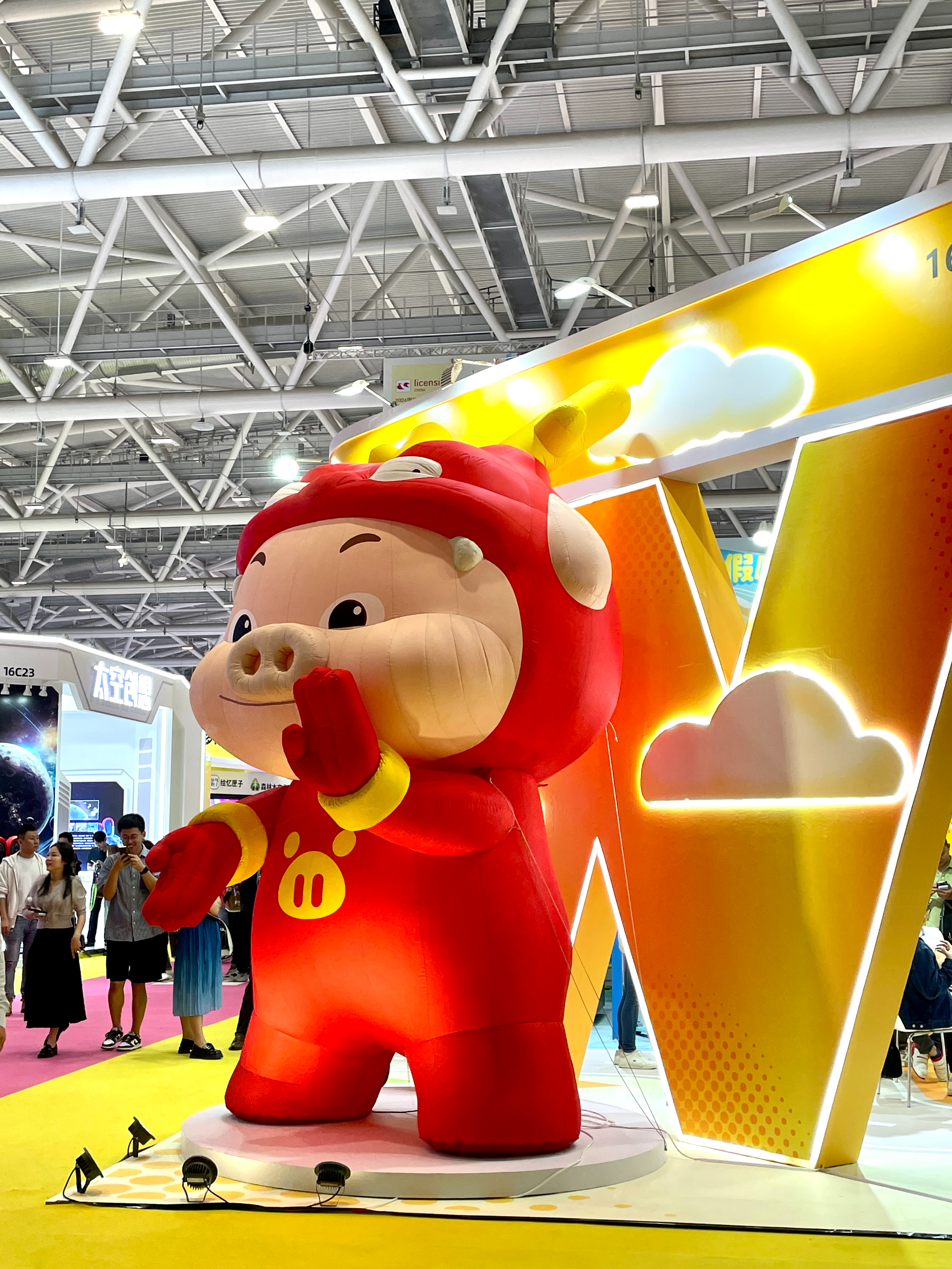 嗨翻天！2024深圳国际授权展盛大开幕！500+IP狂欢来袭！（图ZMTQ3Mzk3NTY=） - 资讯 - 站酷设计师原仓数据原创素材 - 站酷ZCOOL