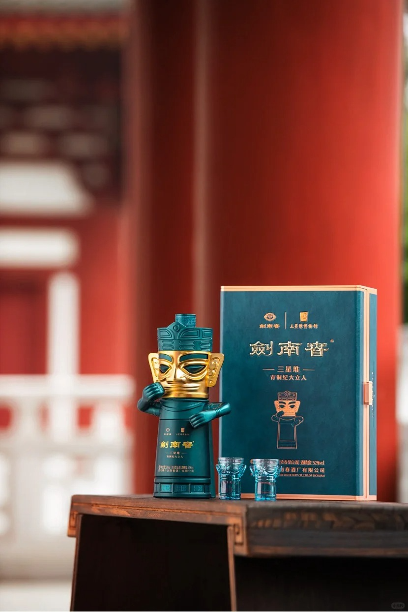 ▲青铜立人像   图源：@剑南春    