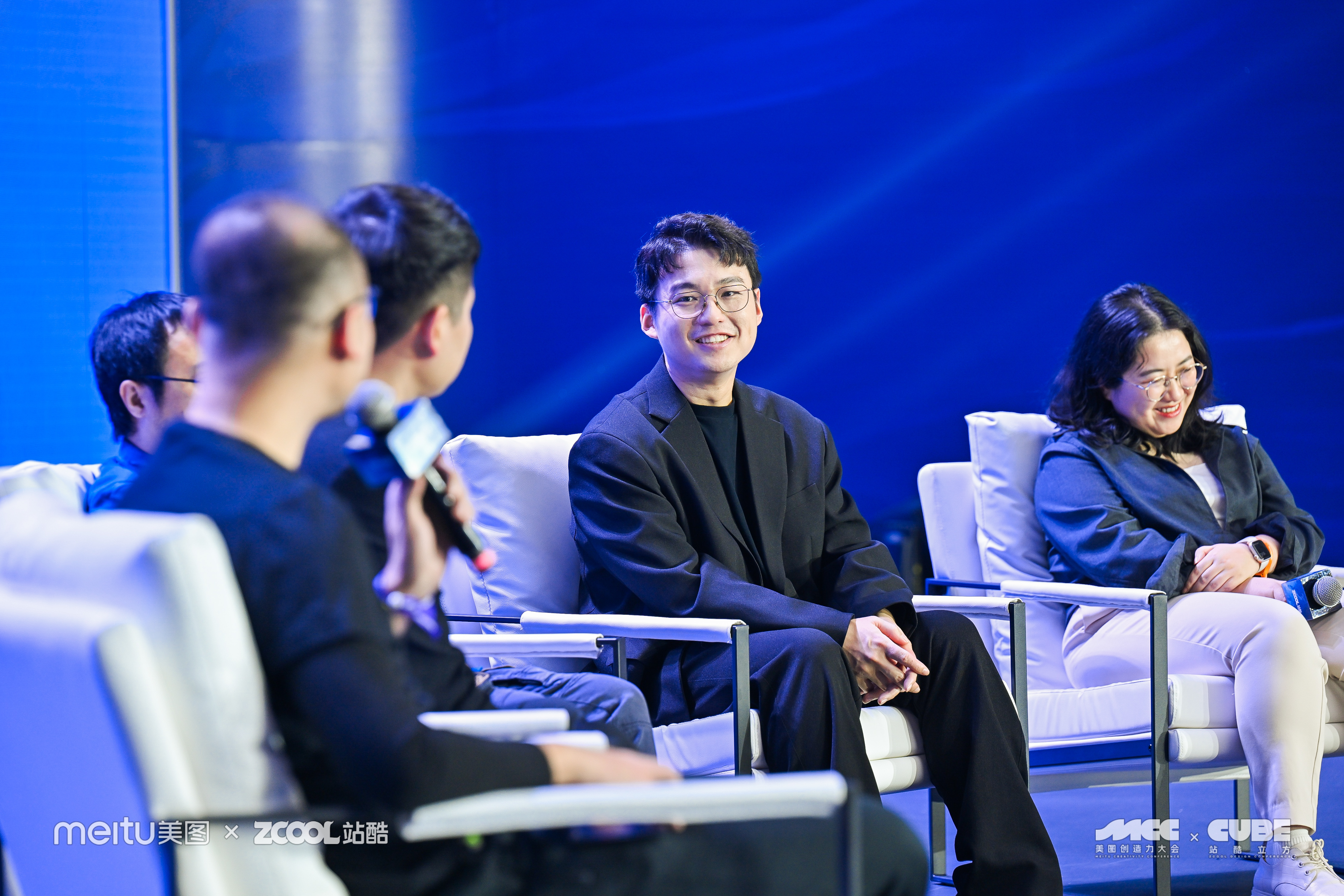 AIGC艺术家土豆人 - 2023ZCOOLCUBE主题演讲（图ZMTQ2Mjg3MDQ=） - 观点 - 站酷设计师站酷设计周原创素材 - 站酷ZCOOL