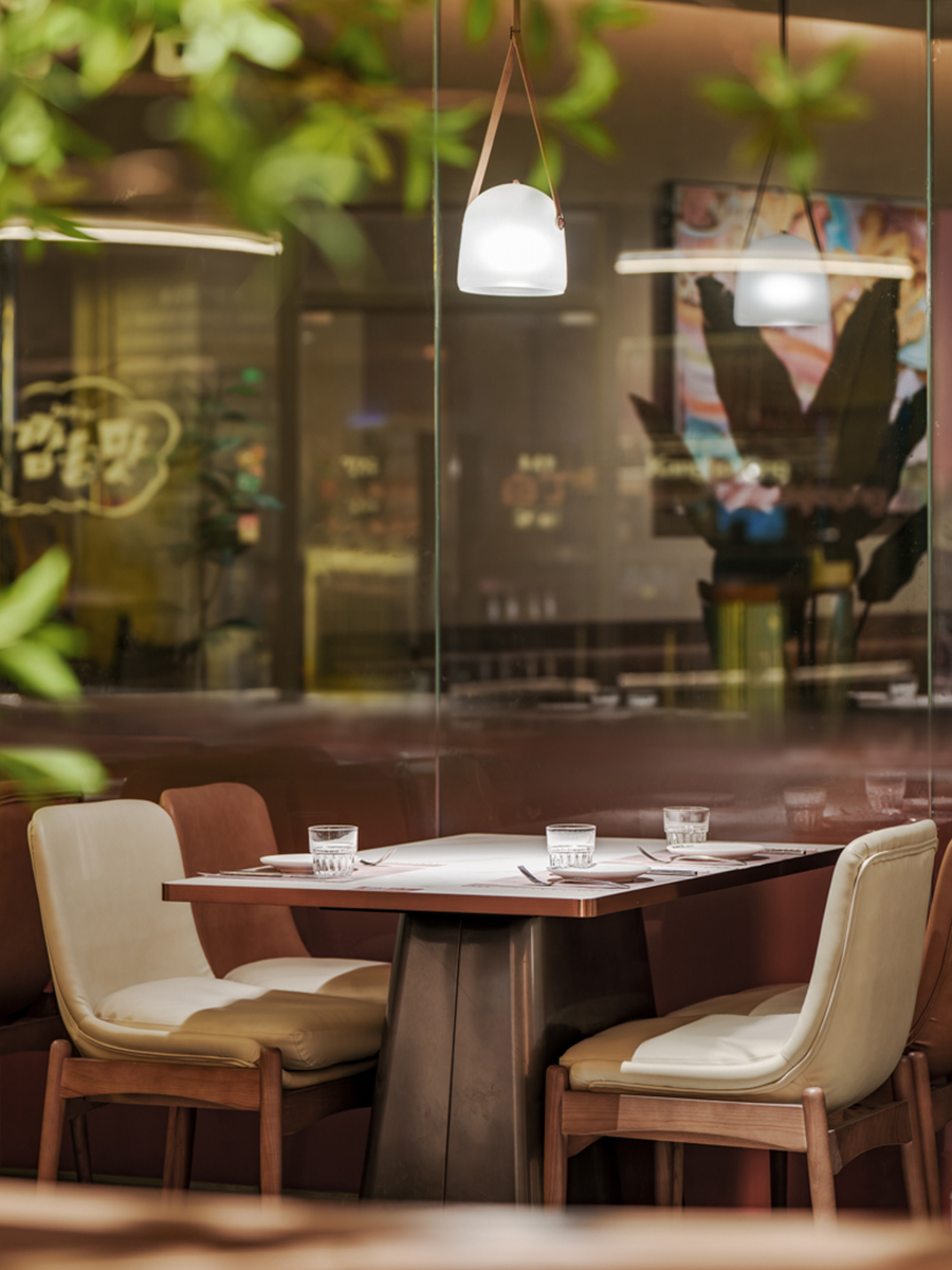 深圳西餐厅设计，310㎡无限循环的神秘洞穴主题空间